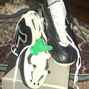 Diadora Santos SC Soccer Cleats Woman’s Size 6.5 v